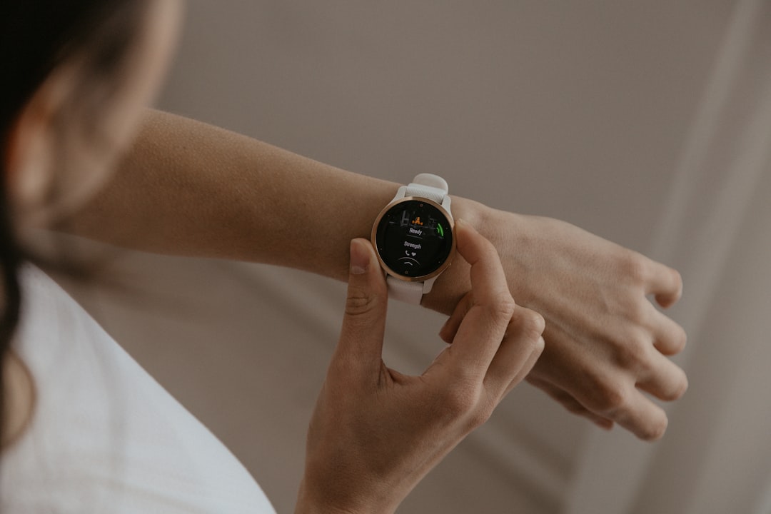 Fitness smartwatch walking tracker